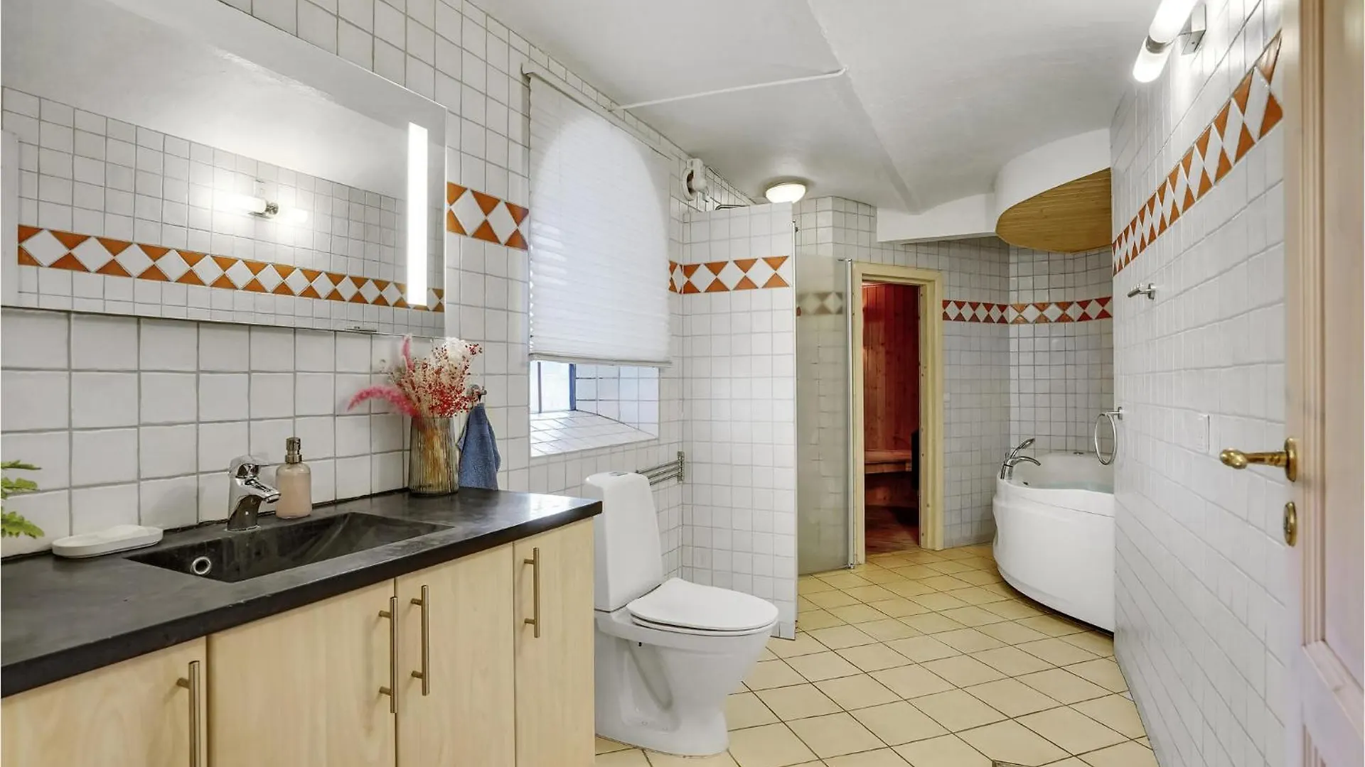 1 Bedroom Pet Friendly Apartment In Esbjerg V 0*,